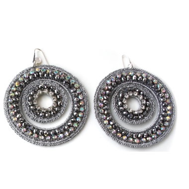 Orecchini di  macramè  con cristalli swarovski e strass. Monachella in argento 925