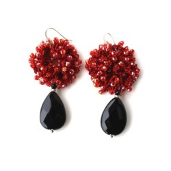 Orecchini di  macramà  con cristalli swarovski e goccia di onice. Monachella in argento 925