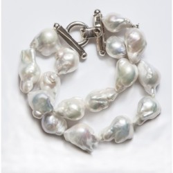 BRACCIALE A 2 FILI DI PERLE BAROCCHE. CHIUSURA ARGENTO 925.