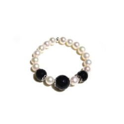 Bracciale elastico di perle di acqua dolce, onice e argento 925.